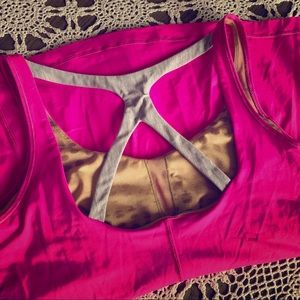 Lululemon tank with built in bra. GORGEOUS 10/12